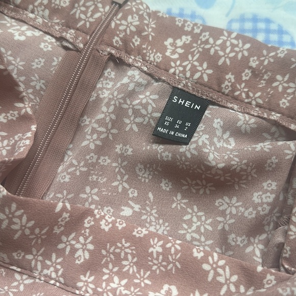 SHEIN Pink Ditsy Floral Split Thigh Skirt - Picture 2 of 6